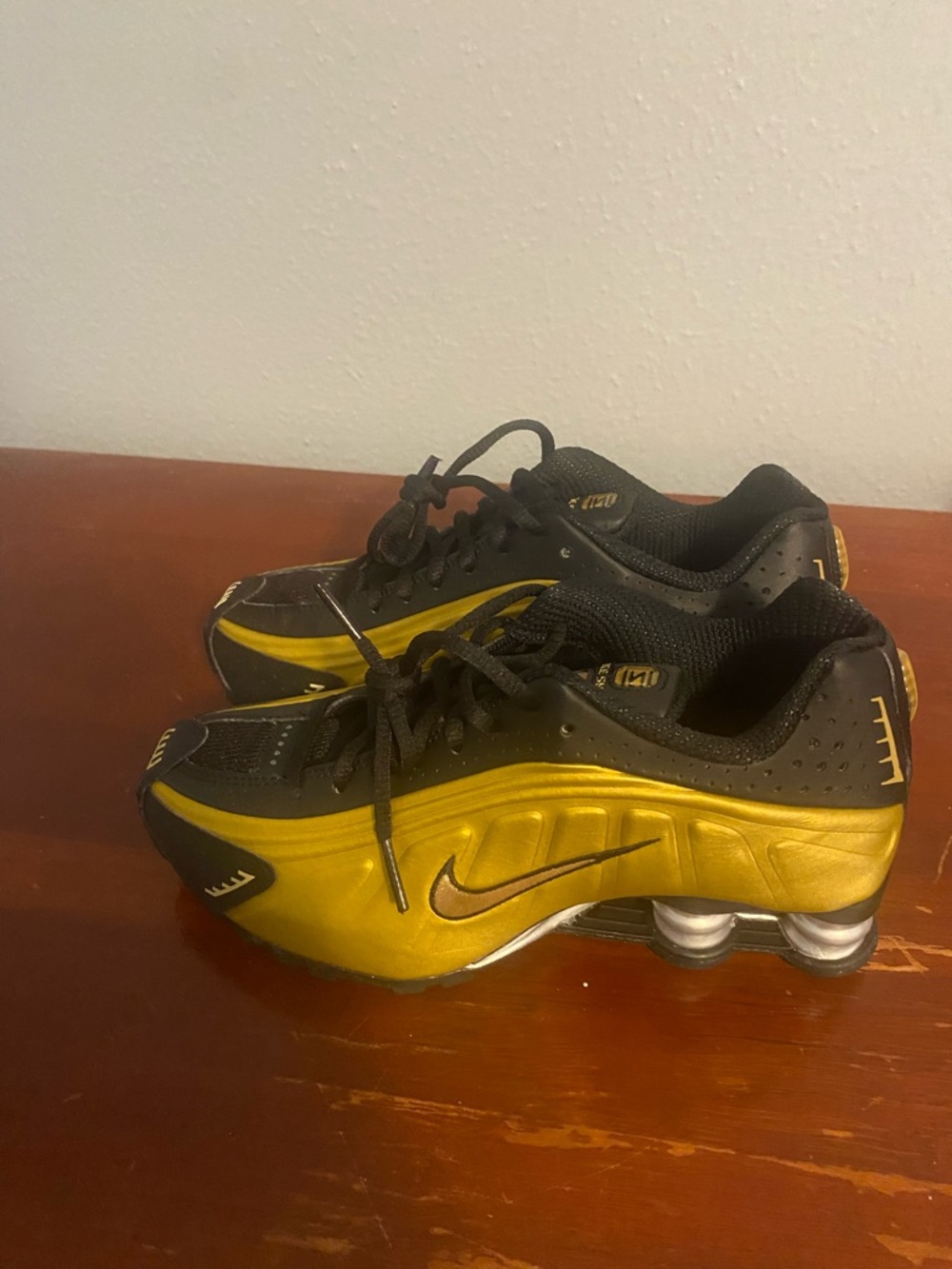 Nike Shox brand new no box ladies size 6 fits kids size 4.5